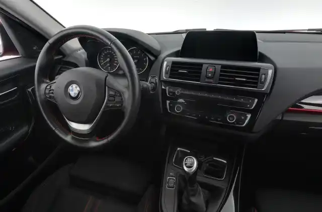 Punainen Viistoperä, BMW 118 – MOZ-409