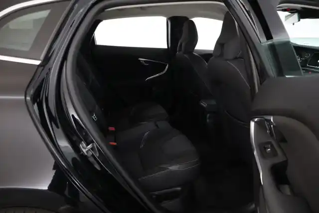 Musta Viistoperä, Volvo V40 – MOZ-600