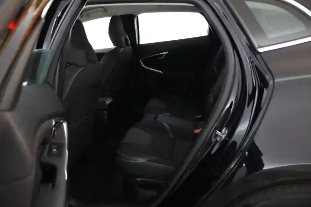 Musta Viistoperä, Volvo V40 – MOZ-600