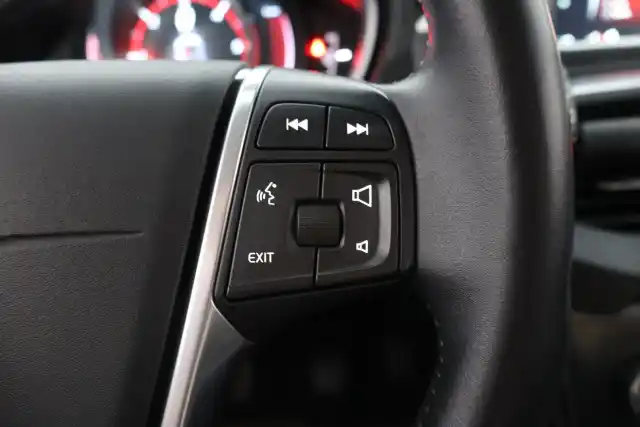 Musta Viistoperä, Volvo V40 – MOZ-600
