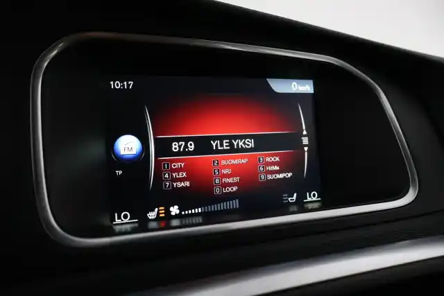 Musta Viistoperä, Volvo V40 – MOZ-600