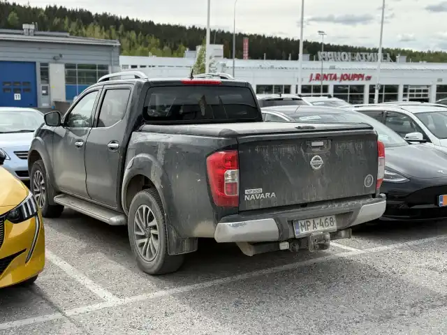 Musta Pakettiauto, Nissan NP300 – MPA-468