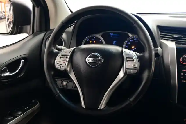 Musta Pakettiauto, Nissan NP300 – MPA-468