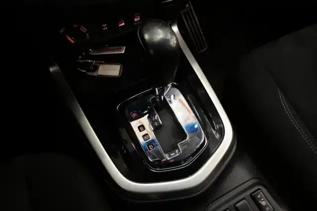 Musta Pakettiauto, Nissan NP300 – MPA-468
