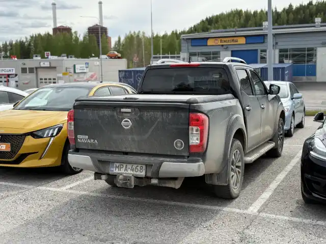 Musta Pakettiauto, Nissan NP300 – MPA-468