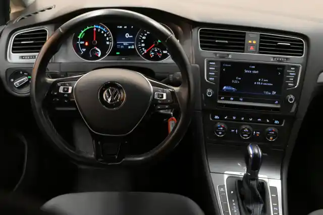 Harmaa Viistoperä, Volkswagen Golf – MPB-508