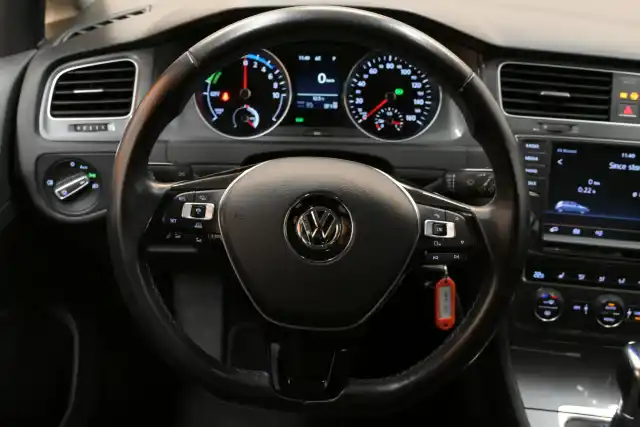 Harmaa Viistoperä, Volkswagen Golf – MPB-508