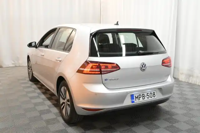 Harmaa Viistoperä, Volkswagen Golf – MPB-508