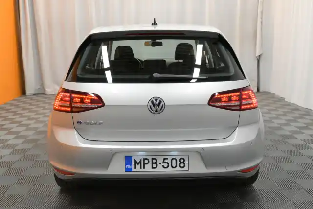 Harmaa Viistoperä, Volkswagen Golf – MPB-508