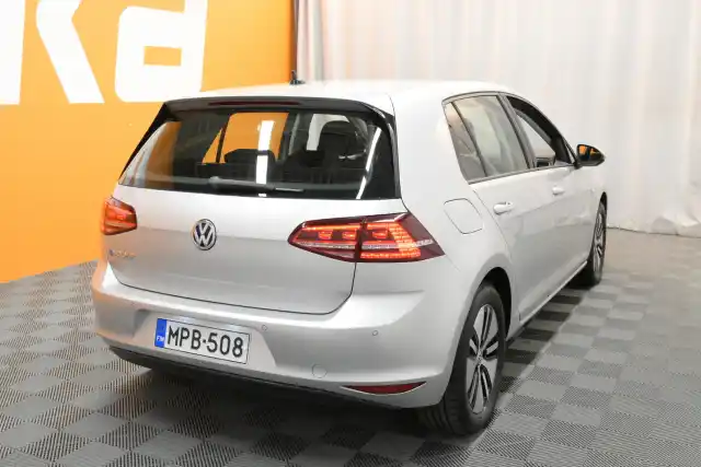 Harmaa Viistoperä, Volkswagen Golf – MPB-508