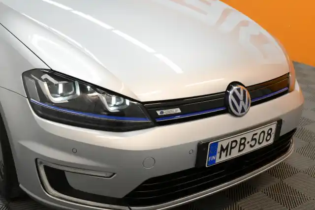 Harmaa Viistoperä, Volkswagen Golf – MPB-508