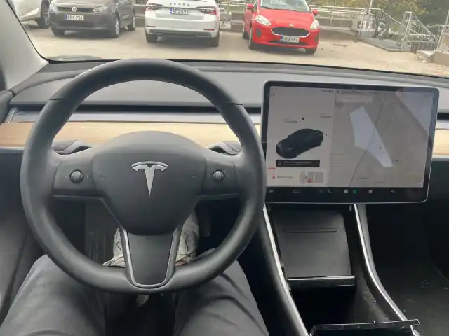 Musta Sedan, Tesla Model 3 – MPC-708
