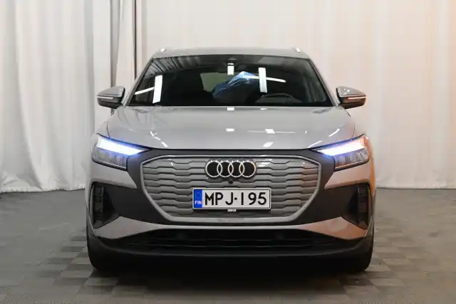 Harmaa Maastoauto, Audi Q4 e-tron – MPJ-195