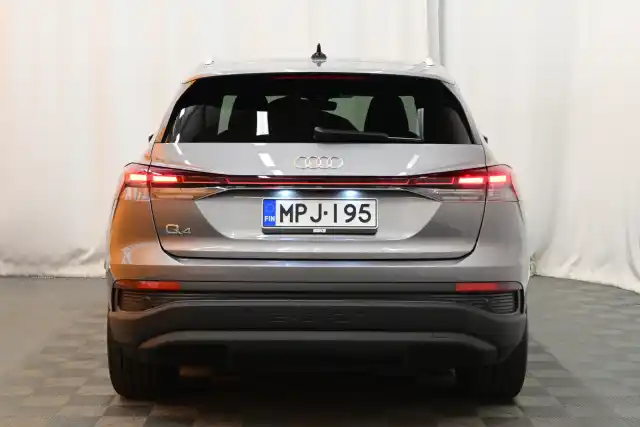 Harmaa Maastoauto, Audi Q4 e-tron – MPJ-195