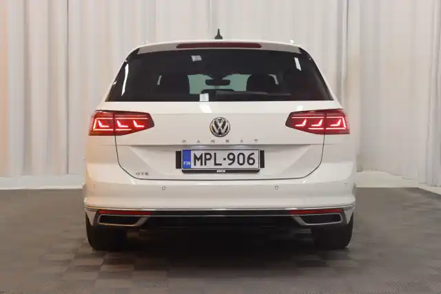 Valkoinen Farmari, Volkswagen Passat – MPL-906