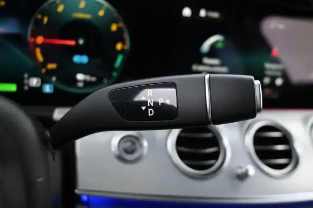 Musta Farmari, Mercedes-Benz E – MPN-379
