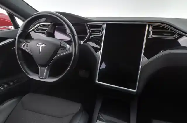 Punainen Sedan, Tesla Model S – MPO-140