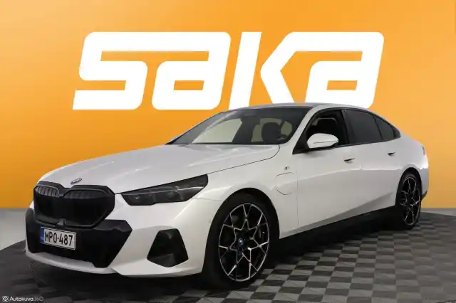 Valkoinen Sedan, BMW 550 – MPO-487