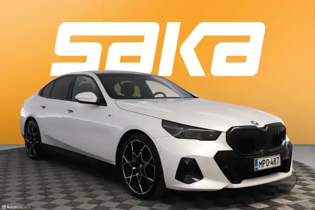 Valkoinen Sedan, BMW 550 – MPO-487