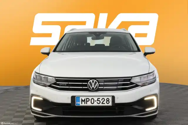 Valkoinen Farmari, Volkswagen Passat – MPO-528