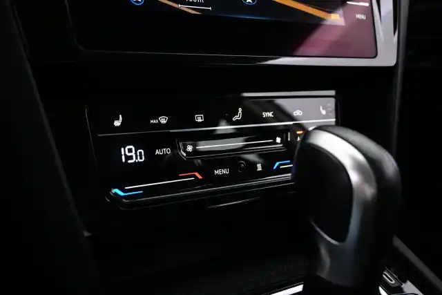 Valkoinen Farmari, Volkswagen Passat – MPO-528