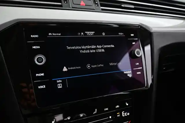 Valkoinen Farmari, Volkswagen Passat – MPO-528