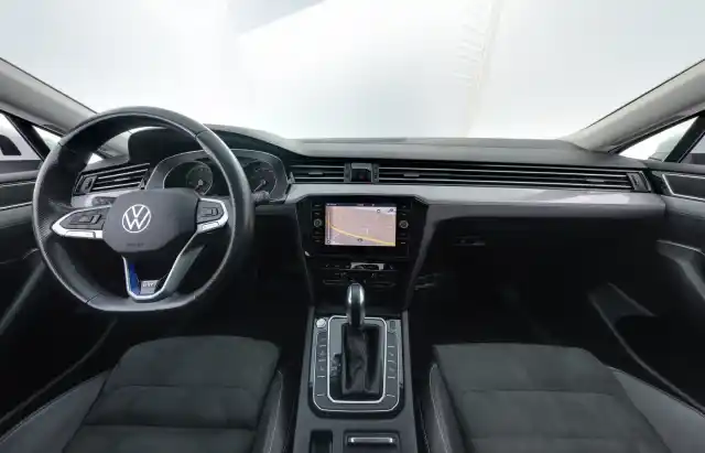 Valkoinen Farmari, Volkswagen Passat – MPO-528