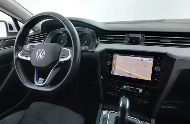 Valkoinen Farmari, Volkswagen Passat – MPO-528
