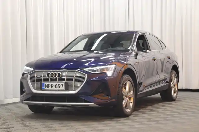 Sininen Maastoauto, Audi e-tron – MPR-697