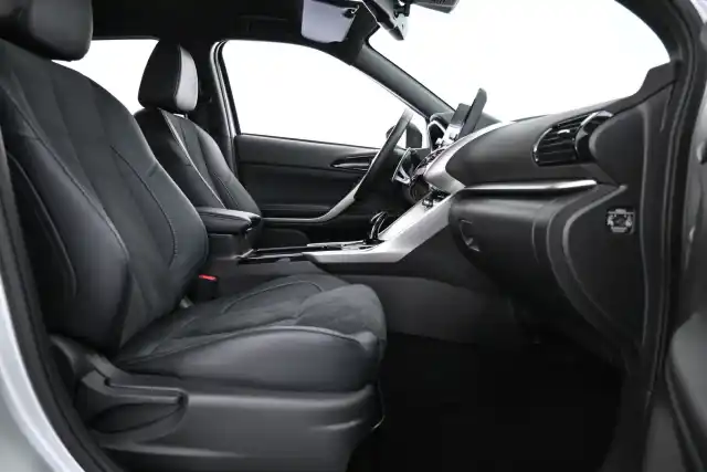 Harmaa Maastoauto, Mitsubishi Eclipse Cross – MPX-895