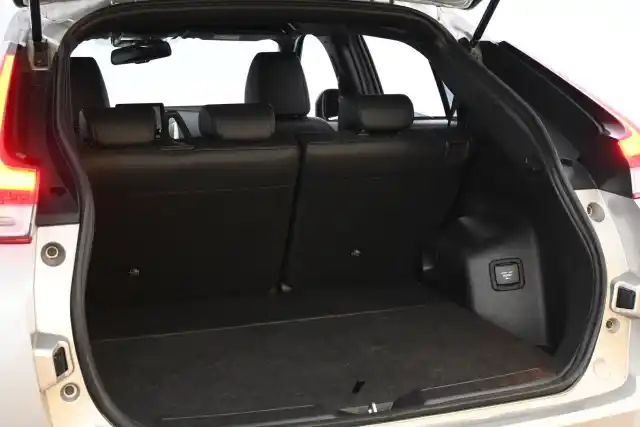 Harmaa Maastoauto, Mitsubishi Eclipse Cross – MPX-895