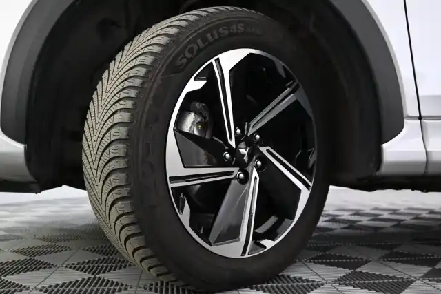 Harmaa Maastoauto, Mitsubishi Eclipse Cross – MPX-895