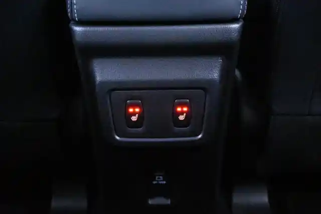 Harmaa Maastoauto, Mitsubishi Eclipse Cross – MPX-895