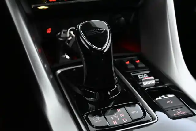 Harmaa Maastoauto, Mitsubishi Eclipse Cross – MPX-895