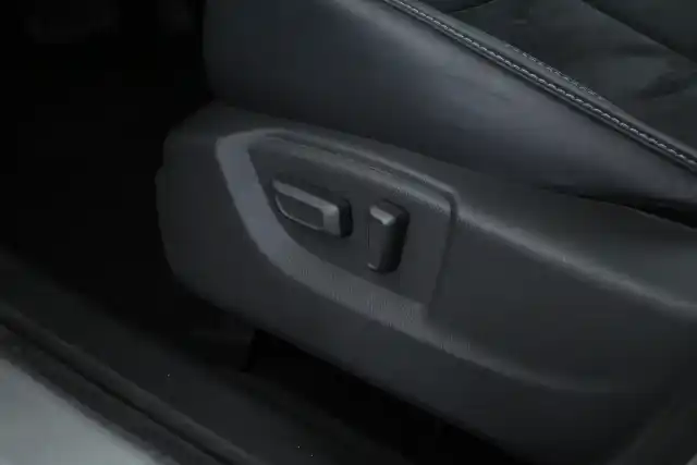 Harmaa Maastoauto, Mitsubishi Eclipse Cross – MPX-895