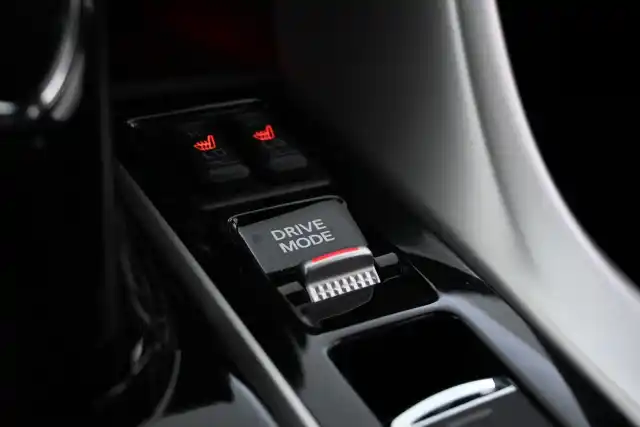 Harmaa Maastoauto, Mitsubishi Eclipse Cross – MPX-895