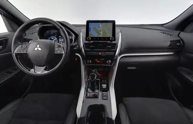 Harmaa Maastoauto, Mitsubishi Eclipse Cross – MPX-895