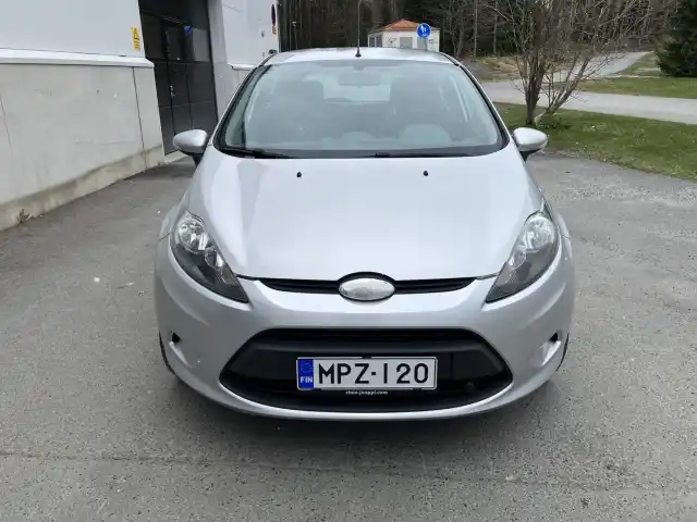 Harmaa Viistoperä, Ford Fiesta – MPZ-120