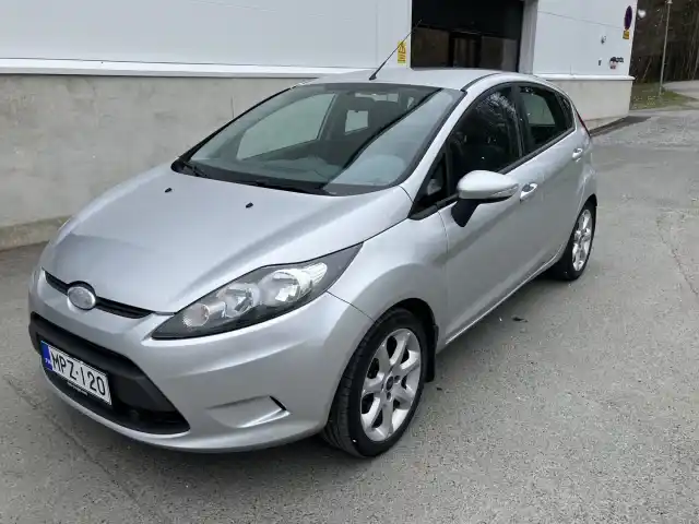 Harmaa Viistoperä, Ford Fiesta – MPZ-120