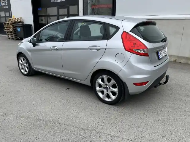 Harmaa Viistoperä, Ford Fiesta – MPZ-120