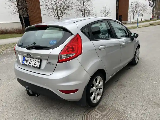Harmaa Viistoperä, Ford Fiesta – MPZ-120