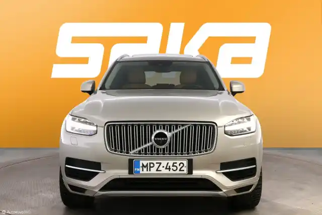 Beige Maastoauto, Volvo XC90 – MPZ-452