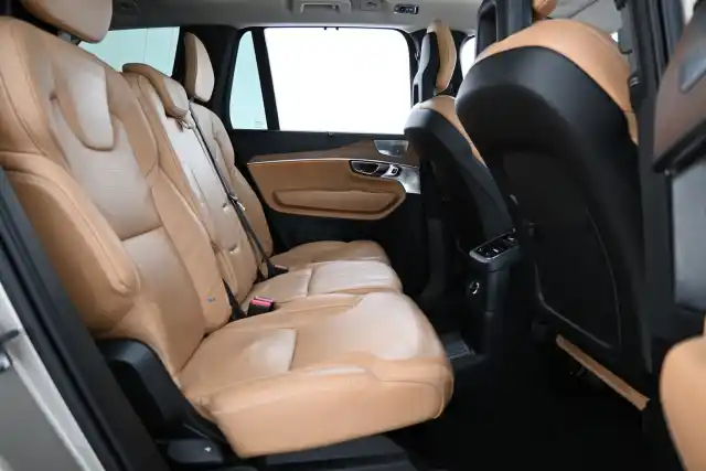 Beige Maastoauto, Volvo XC90 – MPZ-452