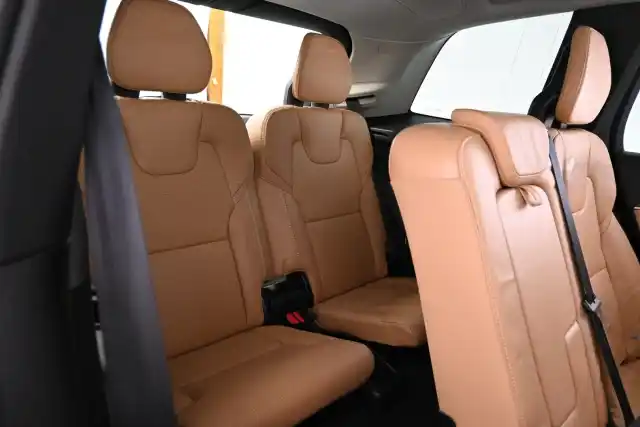 Beige Maastoauto, Volvo XC90 – MPZ-452