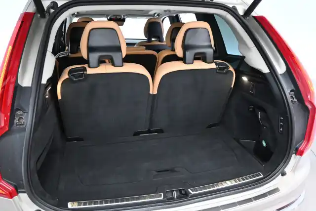 Beige Maastoauto, Volvo XC90 – MPZ-452