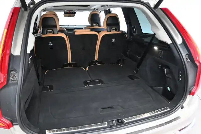 Beige Maastoauto, Volvo XC90 – MPZ-452