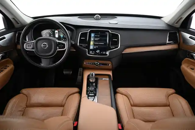 Beige Maastoauto, Volvo XC90 – MPZ-452