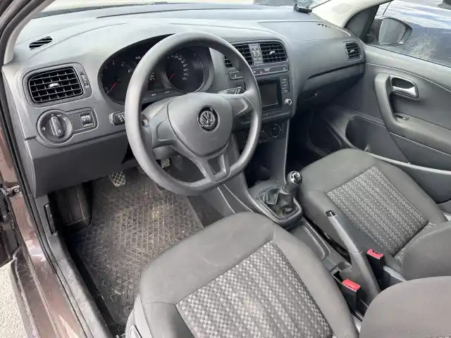 Ruskea (beige) Viistoperä, Volkswagen Polo – MPZ-671