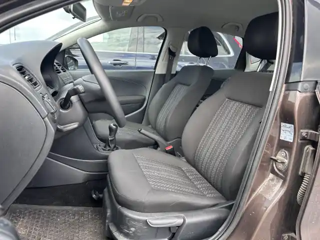 Ruskea (beige) Viistoperä, Volkswagen Polo – MPZ-671