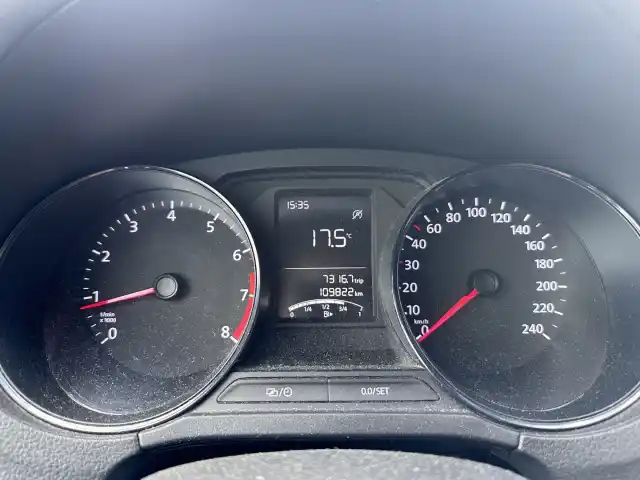 Ruskea (beige) Viistoperä, Volkswagen Polo – MPZ-671
